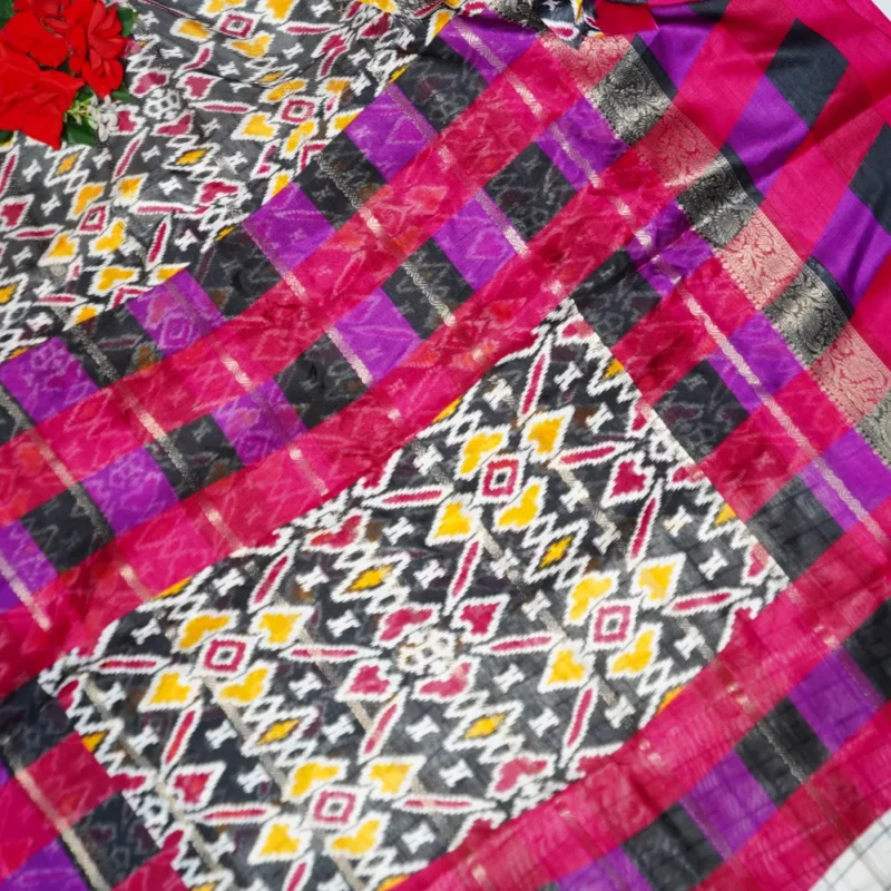 White Special Pochampalli Checks Sarees-MB390 - Image 2